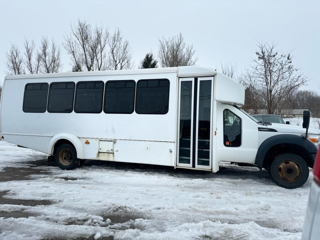 2015 Ford F-450 25 Passenger BUS in Cars & Trucks in Oakville / Halton Region - Image 4