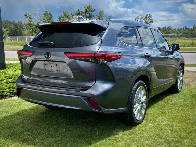 2020 Toyota Highlander Limited in Cars & Trucks in Calgary - Image 3