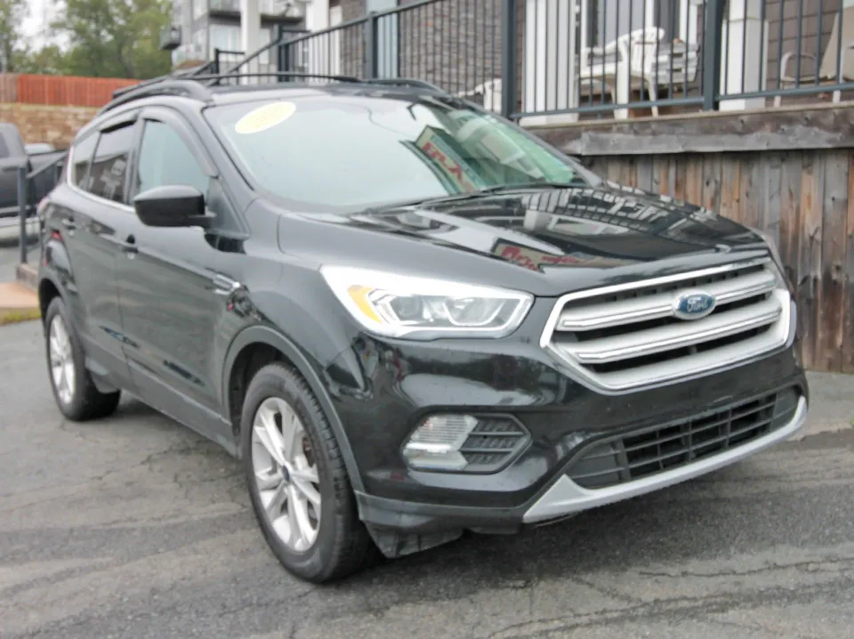 2018 Ford Escape SEL LEATHER | BLUETOOTH | BACKUP CAM | GET R...