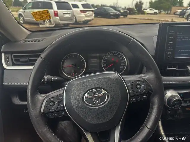 2020 Toyota RAV4 XLE | AWD | Sunroof | Heated Seats | Back Up in Cars & Trucks in Saskatoon - Image 18
