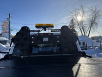 ANCIEN CAMION QUI SERVAIT A ESCORTER LES GROSSE REMORQUE JUSTE DE LA GRANDE ROUTE (image 3)