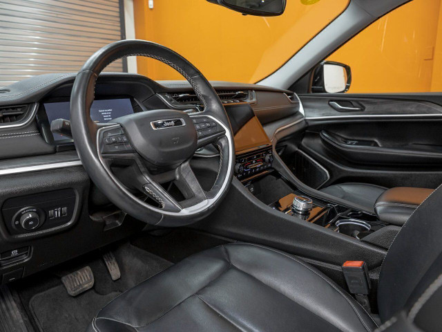 Jeep Grand Cherokee L LIMITED 4X4 *TOIT* NAV CUIR SIÈGES / VOLAN in Cars & Trucks in Laurentides - Image 2