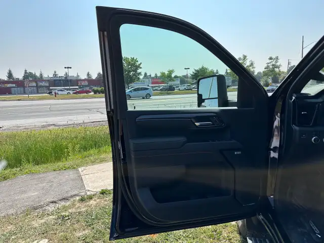 2025 GMC Sierra 2500HD AT4 in Cars & Trucks in Markham / York Region - Image 11