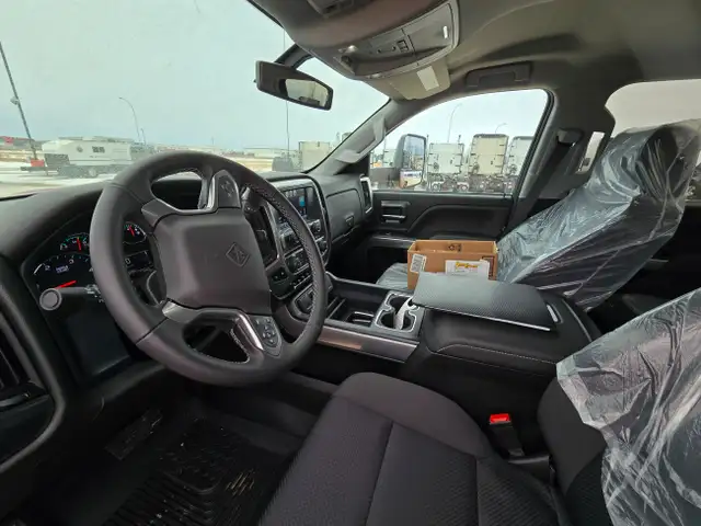 2024 International CV515 Crew Cab in Heavy Trucks in Red Deer - Image 10