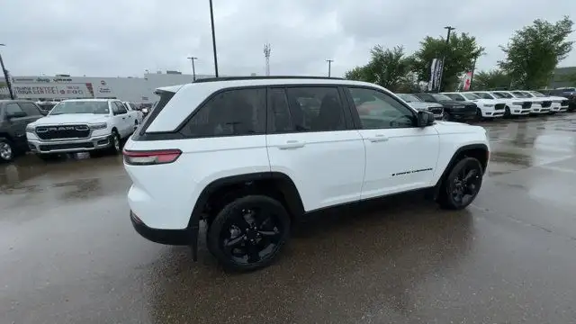 2024 Jeep Grand Cherokee Altitude | Sunroof | Remote Start in Cars & Trucks in Edmonton - Image 9