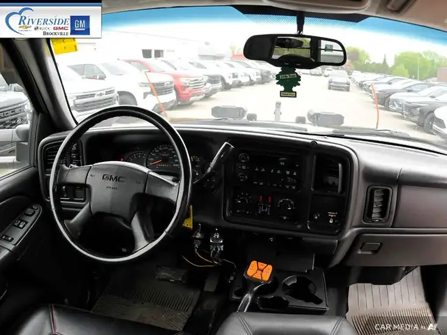 2006 GMC Sierra 2500HD SL in Cars & Trucks in Brockville - Image 28