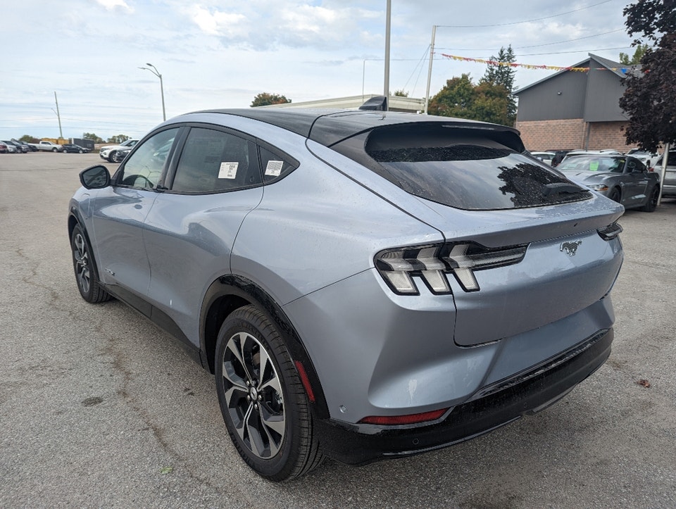  2022 Ford Mustang Mach-E Premium *Extended Range, Int. Protection Pkg*