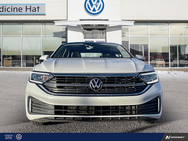 2022 Volkswagen Jetta Highline - Oryx Pearl White! in Cars & Trucks in Medicine Hat - Image 3