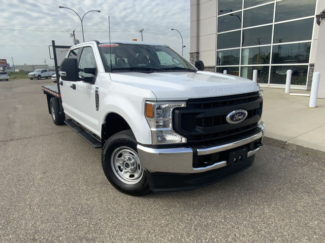 2022 Ford F350 Crew 4x4 XL Flat Deck |Low KM! Blue Tooth | Trail in Cars & Trucks in Regina