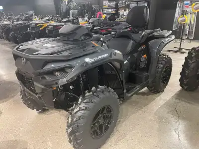 2025 CAN-AM OUTLANDER MAX DPS 1000R ATV STOCK #A105002 82 HP ROTAX ENGINE SELECTABLE 2WD/4WD WITH VI...