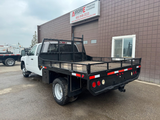 2007 Chevrolet Silverado 3500HD Flat Deck 4X4 in Cars & Trucks in Calgary - Image 3