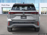 This Volkswagen Tiguan boasts a Intercooled Turbo Regular Unleaded I-4 2.0 L/121 engine powering thi... (image 5)