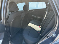 Hyundai Accent HB 5 portes boîte automatique GL Tissu A/C 2017 à vendreJAMAIS ACCIDENTÉ & UN SEUL PR... (image 6)