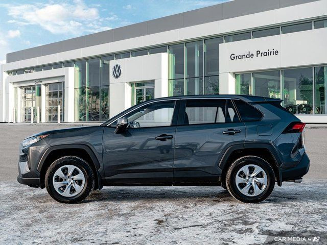 2022 Toyota RAV4 LE | Clean CarFAX | One Owner | Heated Cloth in Cars & Trucks in Grande Prairie - Image 2