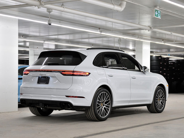 2023 Porsche Cayenne Premium Package / Trailer Hitch / Air Suspe in Cars & Trucks in Longueuil / South Shore - Image 3