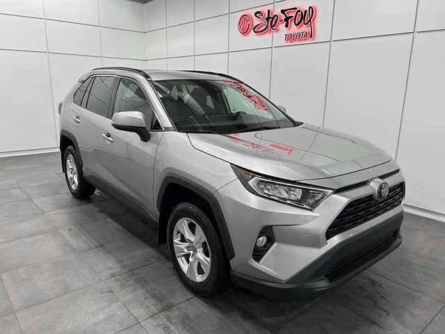 2021 Toyota RAV4 XLE - TOIT OUVRANT - SIEGES CHAUFFANTS in Cars & Trucks in Québec City