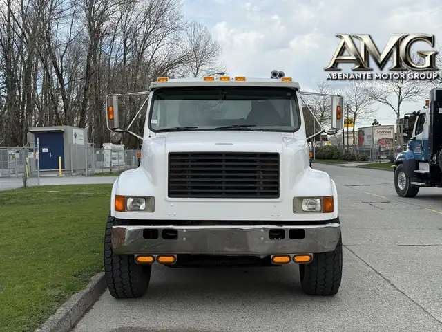 2000 International 4900 25 Foot Roll-Off Flatdeck Spicer 10 Spee in Heavy Trucks in Delta/Surrey/Langley - Image 4