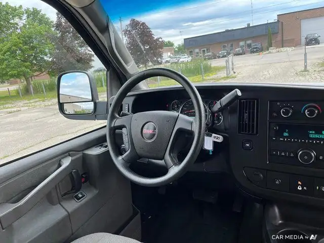 2022 GMC Savana Cargo Van CARGO | 6.6L V8 | A/C | Cruise | Park in Cars & Trucks in Guelph - Image 11
