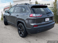 This Jeep Cherokee has a dependable Regular Unleaded I-4 2.4 L/144 engine powering this Automatic tr... (image 3)