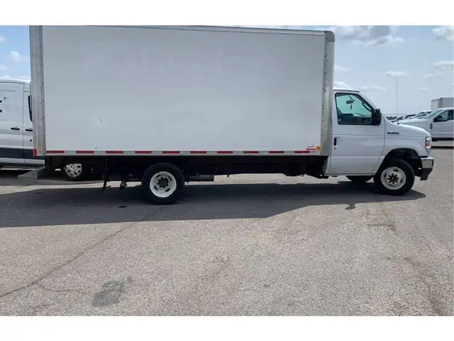2021 Ford E-450 E-450 - 16Ft Box - 7.3L V8 Gas - Btooth/Camera in Cars & Trucks in City of Toronto - Image 16