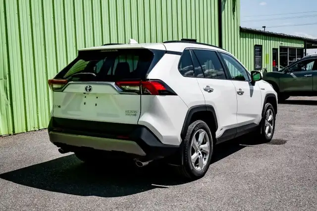 2019 Toyota RAV4 Hybrid Limited • SUNROOF • COOLED LEATHER • CP/ in Cars & Trucks in Cornwall - Image 4
