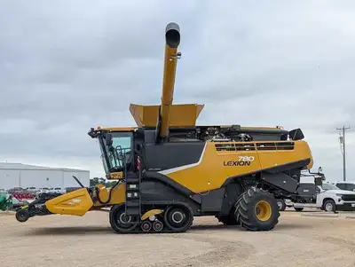 2017 CLAAS LEXION 780TT Includes 2017 CLAAS Swath Up SU450 – SN 44440862, 2019 Mac-don FD145 – SN 35...