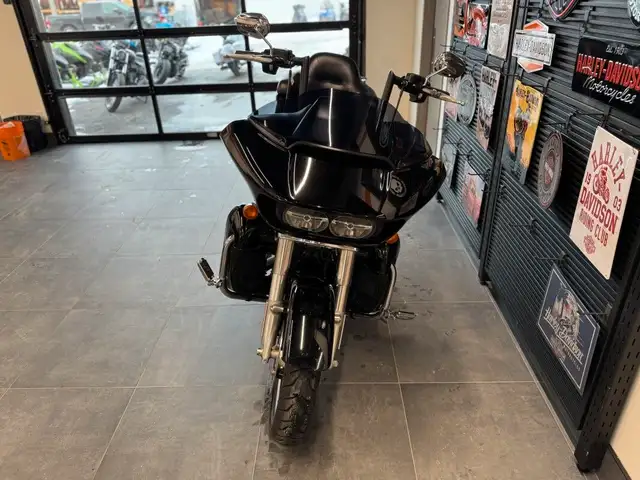 2018 Harley-Davidson Road Glide Ultra in Street, Cruisers & Choppers in Grande Prairie - Image 5