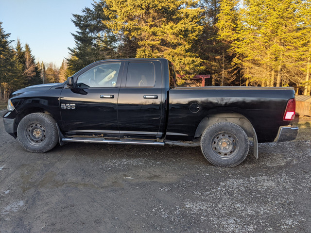 2013 RAM 1500 SLT in Cars & Trucks in Sherbrooke - Image 3
