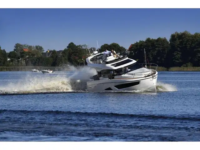 2025 Parker Monaco Flybridge in Powerboats & Motorboats in Québec City - Image 4