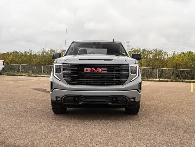 2024 GMC Sierra 1500 Elevation 5.3L dans Autos et camions dans Comté de Strathcona - Image 4