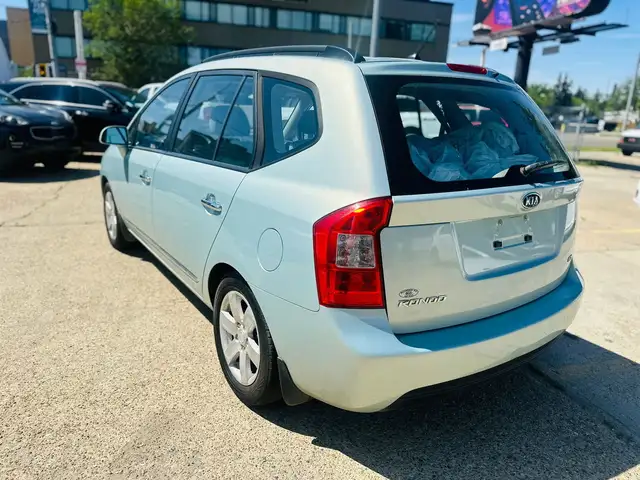 2008 KIA Rondo LX in Cars & Trucks in Edmonton - Image 9