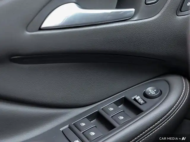 2017 Buick Envision Essence | Low KMS | Accident Free dans Autos et camions dans Région de Windsor - Image 18
