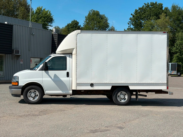 2019 Chevrolet Express Commercial Cutaway CUBE 12 PIEDS DECK, V8 in Cars & Trucks in Victoriaville - Image 3