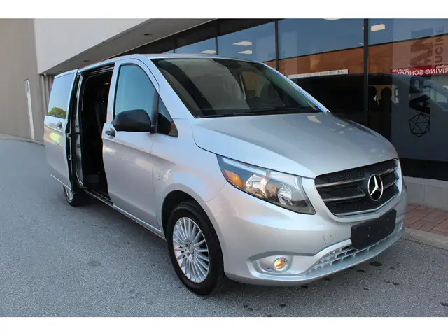 2018 Mercedes-Benz Metris Passenger Van 8 PASSENGERS - LEATHER dans Autos et camions dans Ville de Toronto - Image 36