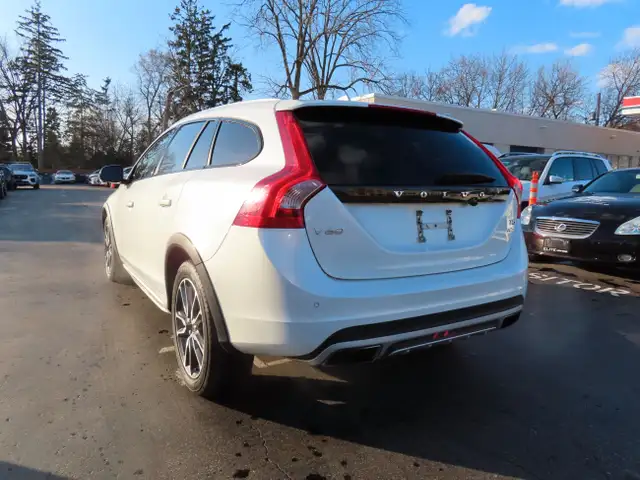 2016 Volvo V60 Cross Country T5 PREMIER PKG AWD - WAGON - LEATHE in Cars & Trucks in Oakville / Halton Region - Image 12