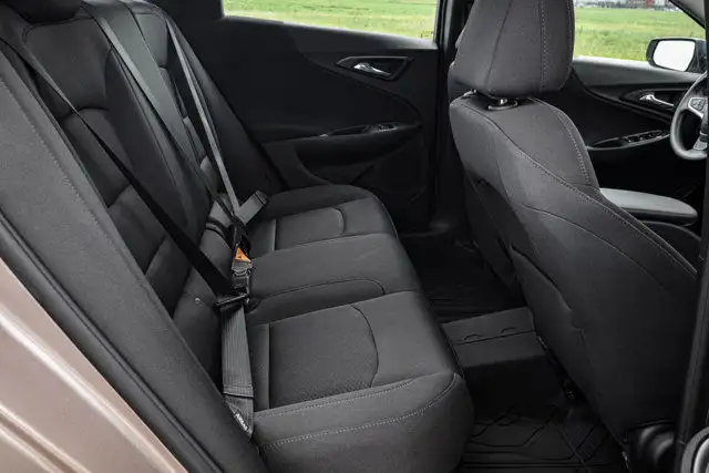 2022 Chevrolet Malibu AUTOMATIC LOW KMS in Cars & Trucks in Strathcona County - Image 17