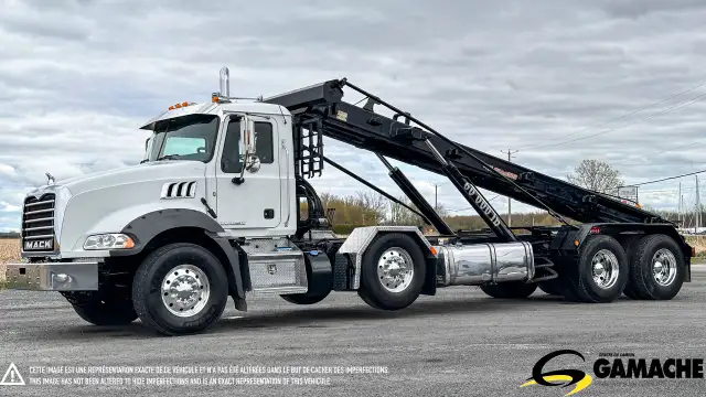 2015 MACK GU813 GRANITE GARBAGE TRUCK ROLL OFF in Heavy Trucks in Chilliwack - Image 2