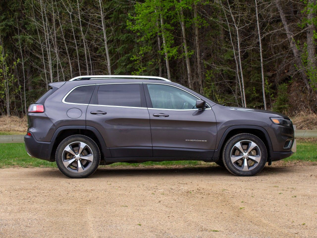 2019 Jeep Cherokee in Cars & Trucks in Edmonton - Image 2