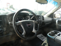 2011 SLE 2500 ¾ TON 4X4 / QUAD CAB SHORT BOX ,6.0L ( gas) engine automatic transmission,Power locks,... (image 9)
