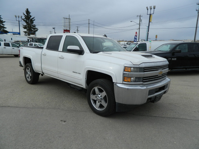 2017 Chevrolet Silverado 2500 6.6L DURAMAX DIESEL 103 000 KMS in Cars & Trucks in Edmonton - Image 2
