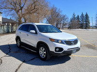 Reliable and ready for all seasons, this AWD Sorento handles anything you can throw at it! With only... (image 3)