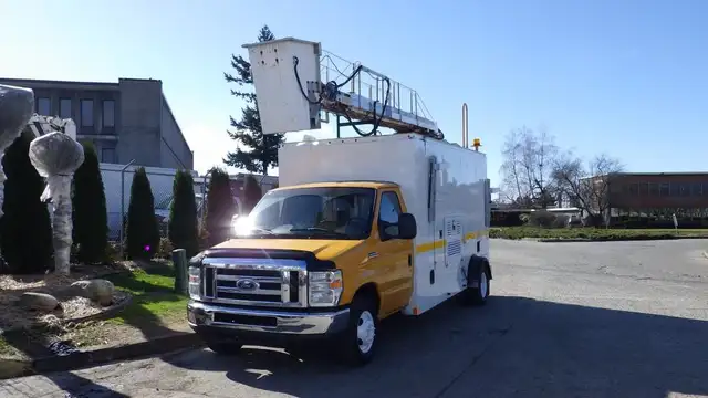 2015 ford Econoline E-450 Cube Van With Bucket in Heavy Trucks in Richmond - Image 5