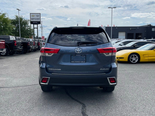 2017 Toyota Highlander in Cars & Trucks in Oakville / Halton Region - Image 4