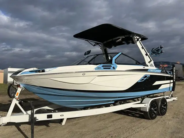 2025 Centurion Ri230 in Powerboats & Motorboats in Kelowna - Image 3