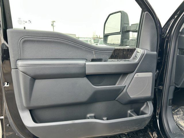 2025 Ford Super Duty F-350 SRW Lariat | Crew Cab 160 in Cars & Trucks in Edmonton - Image 4