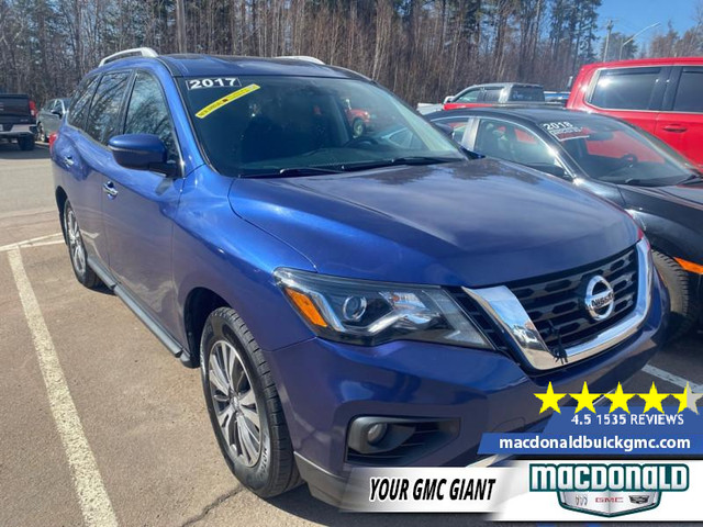 2017 Nissan Pathfinder SL - Leather Seats - Bluetooth - $202 B/W in Cars & Trucks in Moncton