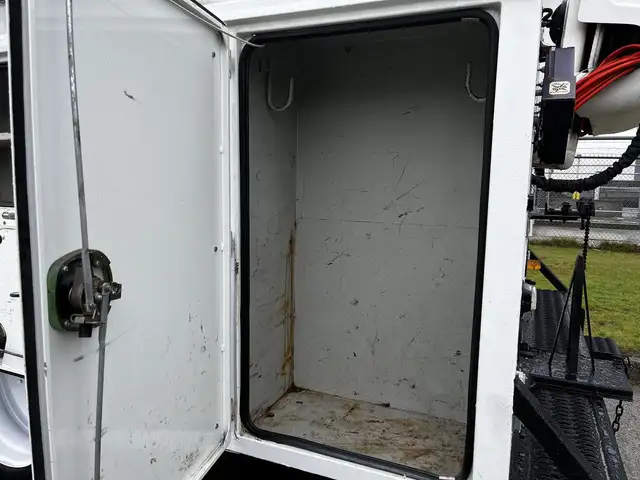 2013 International DuraStar MA025 Altec Bucket Service Truck in Heavy Trucks in Delta/Surrey/Langley - Image 56