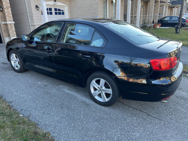 2013 Volkswagen Jetta Sedan 4dr 2.0L Man in Cars & Trucks in City of Toronto - Image 4