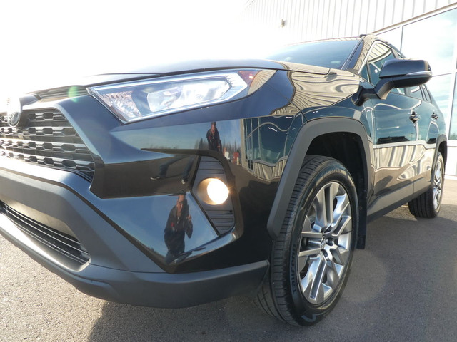  2019 Toyota RAV4 AWD XLE in Cars & Trucks in Moncton - Image 3