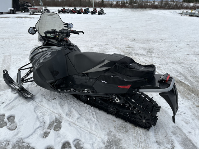 2019 Arctic Cat ZR 8000 Limited ES (137) Black in Snowmobiles in Kapuskasing - Image 4